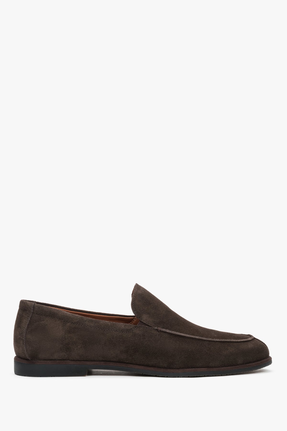 Men’s dark brown loafers made of soft natural velour.