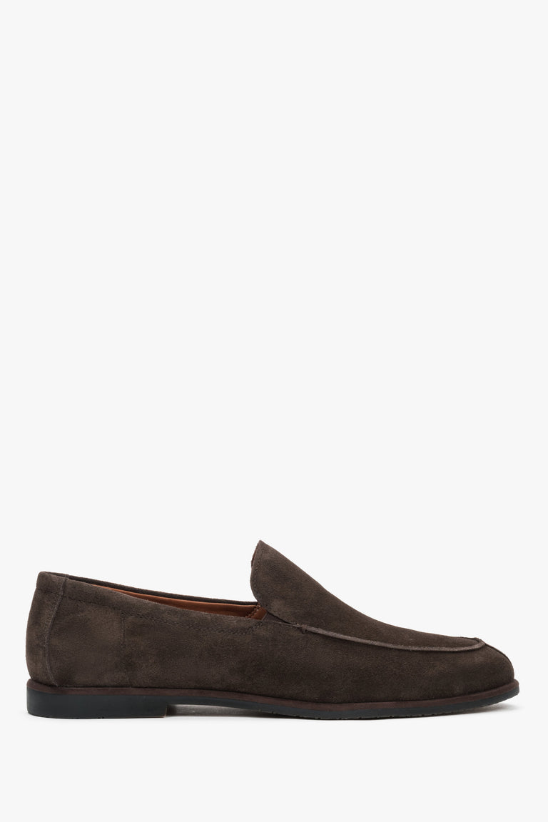 Men’s dark brown loafers made of soft natural velour.