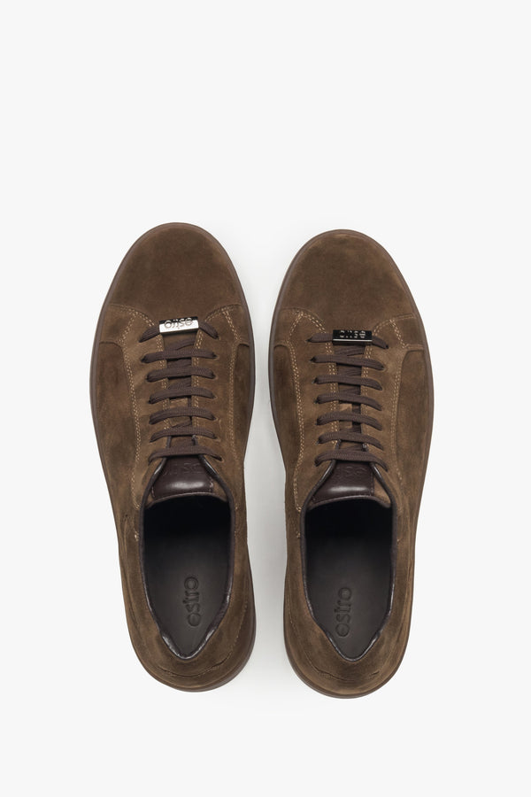 Stylish dark brown sneakers in genuine velour for everyday comfort.