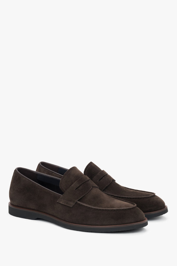 Men’s dark brown loafers in genuine velour with a soft heel counter Estro.