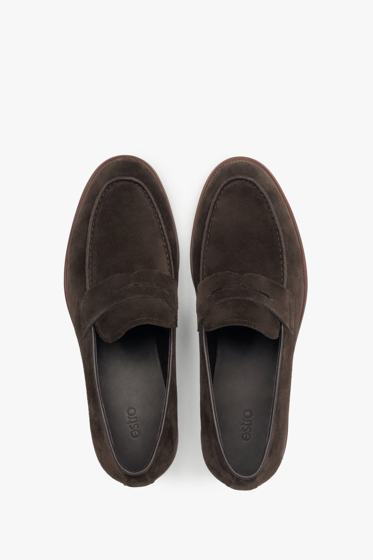 Men’s velour loafers Estro with a flat sole and flexible fit.