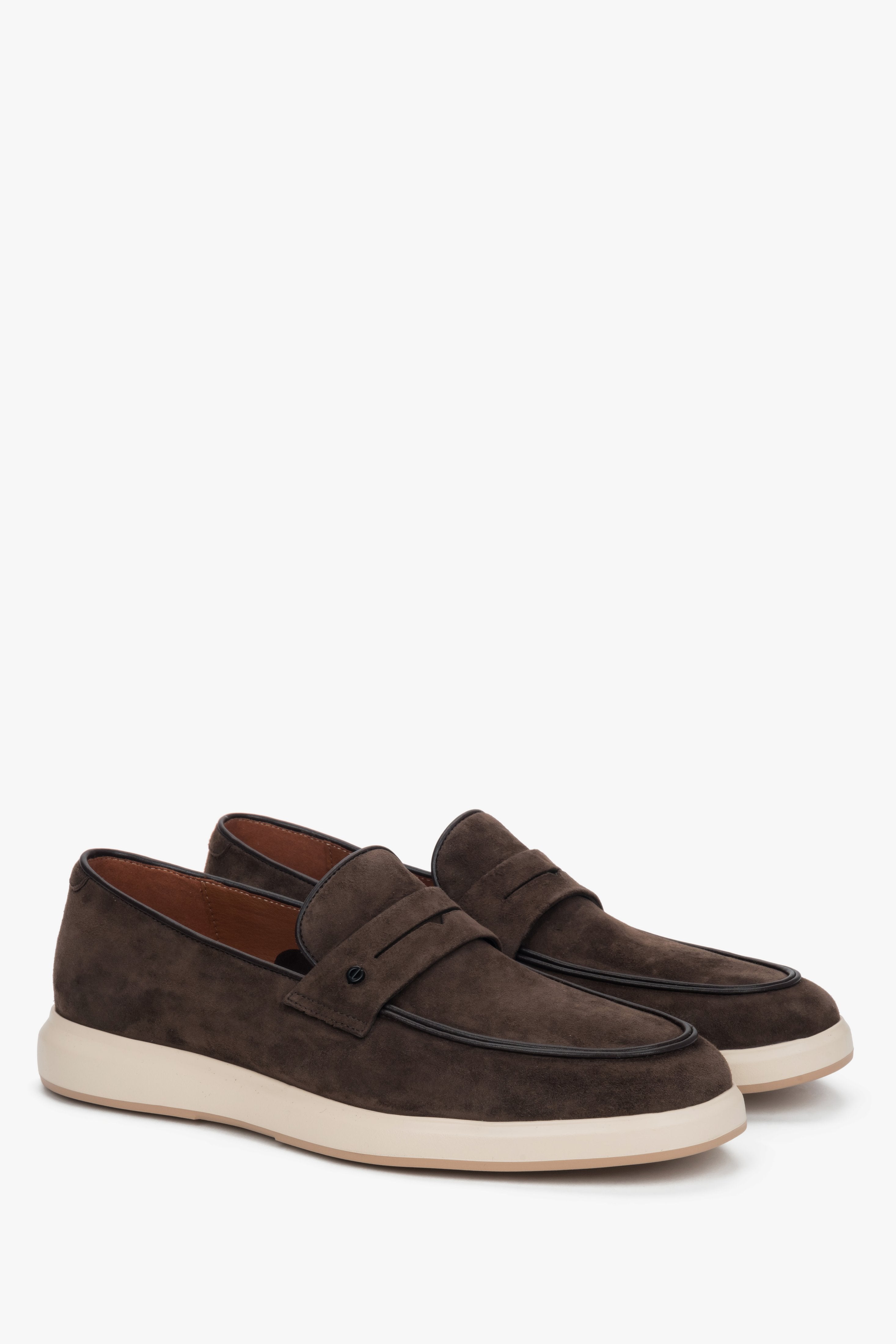 Dark brown men’s moccasins on a flexible sole made of natural velour, Estro.