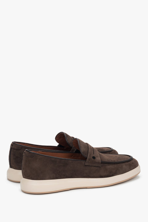 Made of natural velour, dark brown men’s moccasins on a flexible sole, Estro.