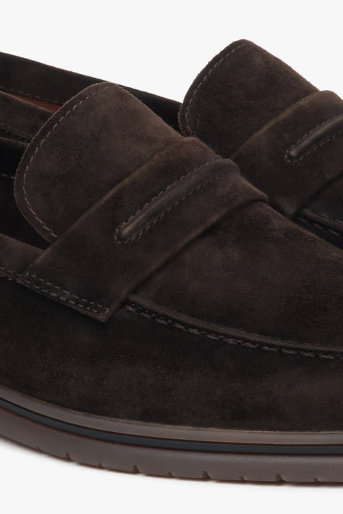 Men’s dark brown loafers made of natural velour on a soft sole, Estro – close-up on details.