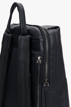 Elegant men's backpack made of pebbled genuine leather.