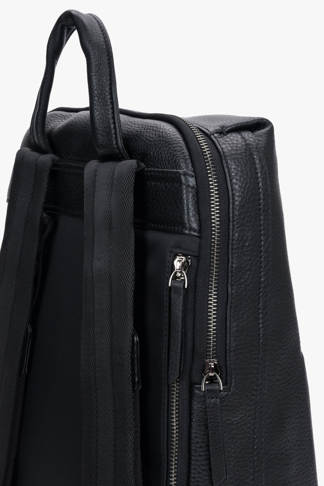Elegant men's backpack made of pebbled genuine leather.