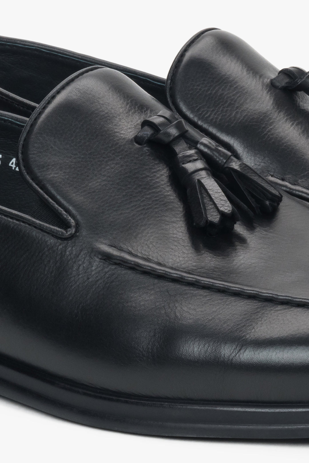 Men’s loafers Estro with refined tassel detailing.
