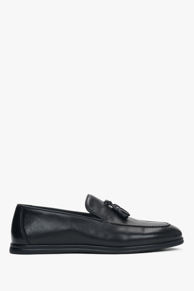 Comfortable and elegant black tassel loafers for spring and autumn.
