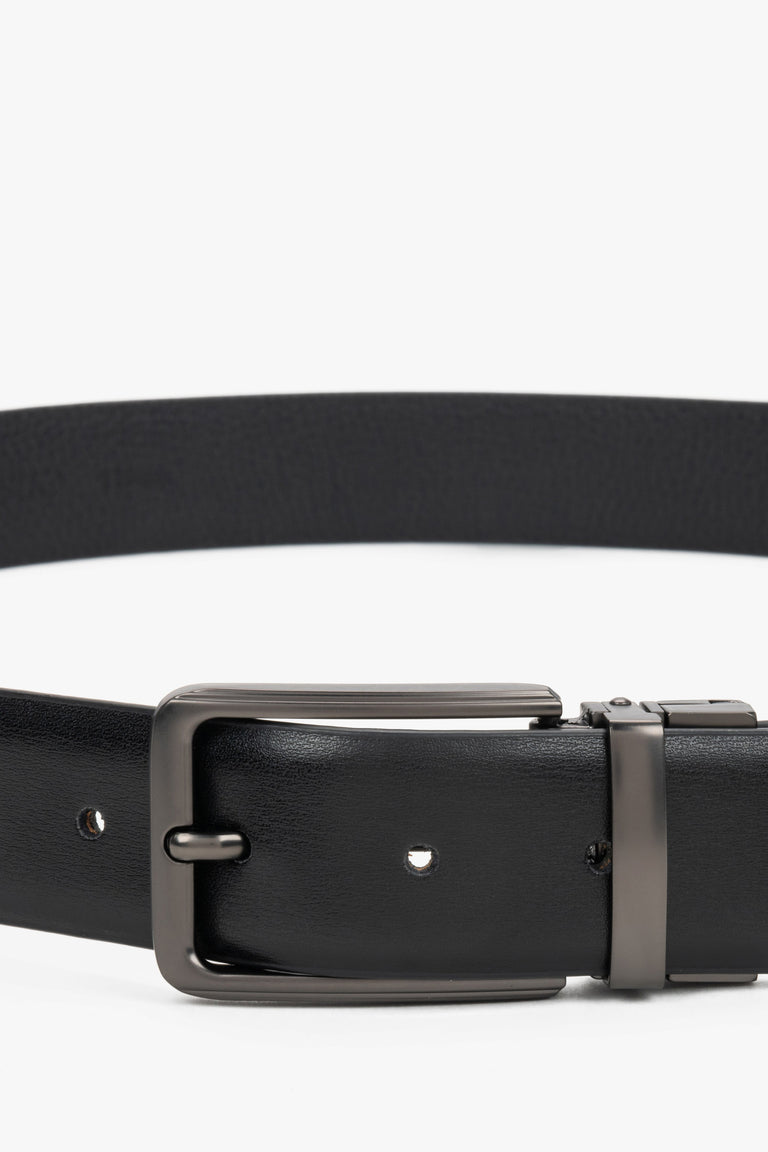 Elegant men's genuine leather belt with a chrome buckle.