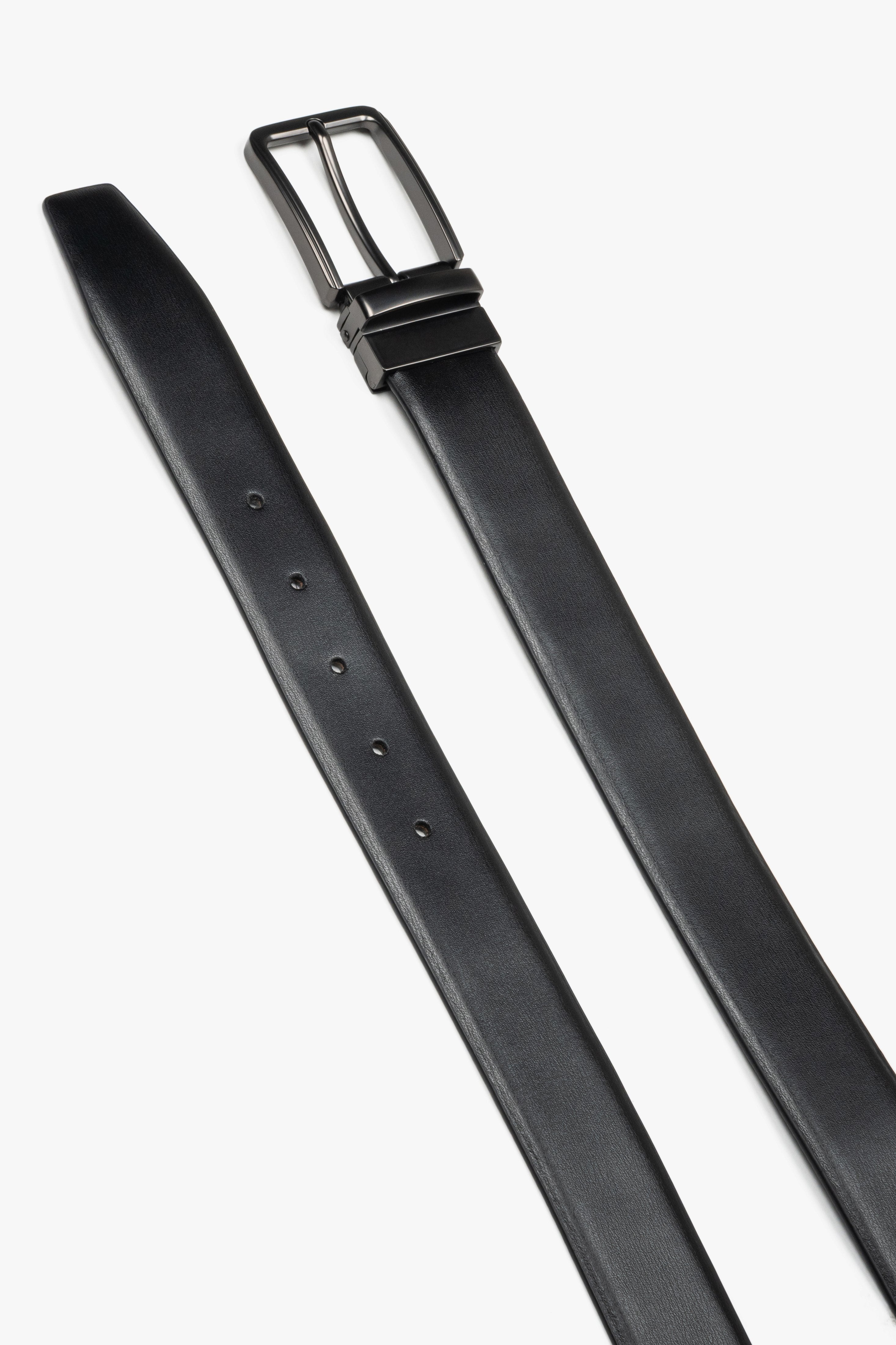 Classic men's belt made of smooth genuine leather with a shiny chrome buckle.