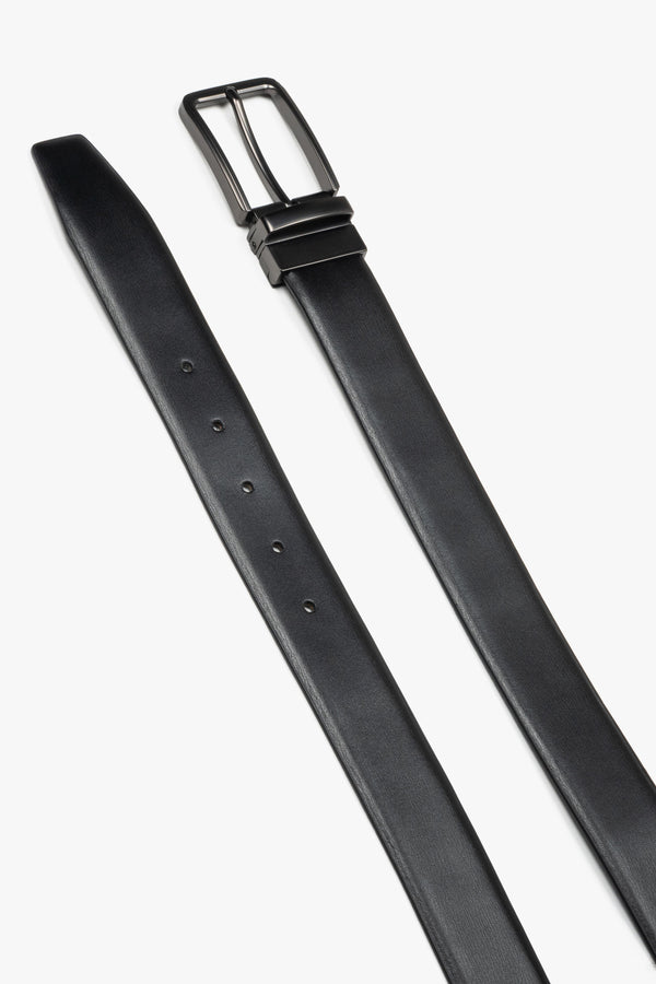 Classic men's belt made of smooth genuine leather with a shiny chrome buckle.