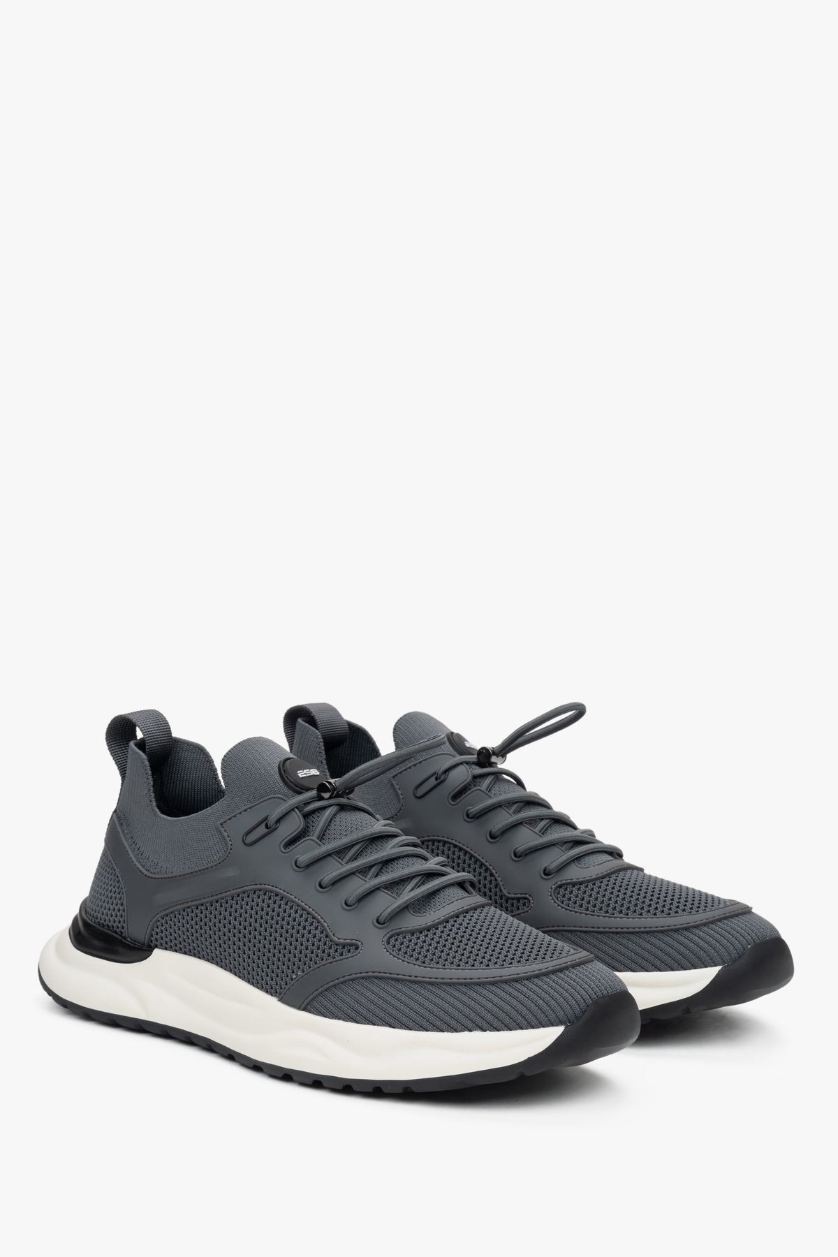 Men’s grey and white sport sneakers in breathable mesh and soft textiles Estro..