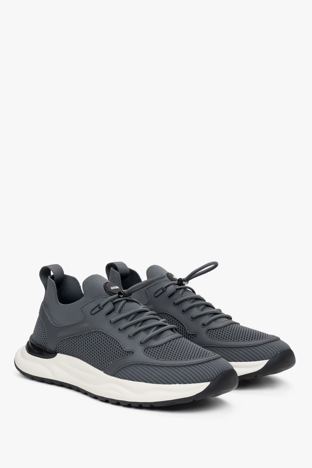 Men’s grey and white sport sneakers in breathable mesh and soft textiles Estro..