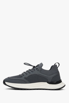 Elastic slip-on sneakers with a contrasting-colored flexible sole.