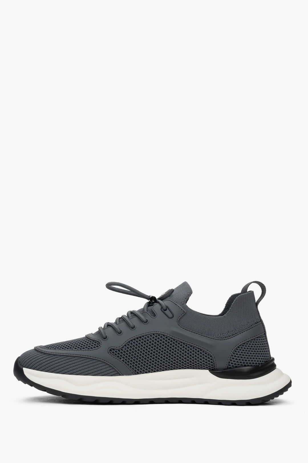Elastic slip-on sneakers with a contrasting-colored flexible sole.