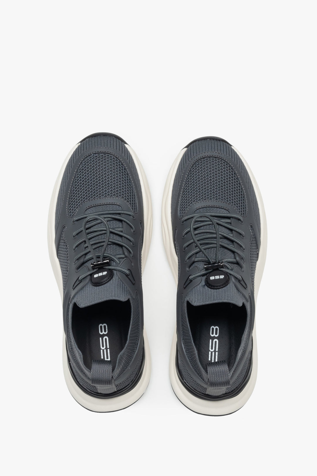 Lightweight men’s sneakers with natural leather insole for all-day comfort.