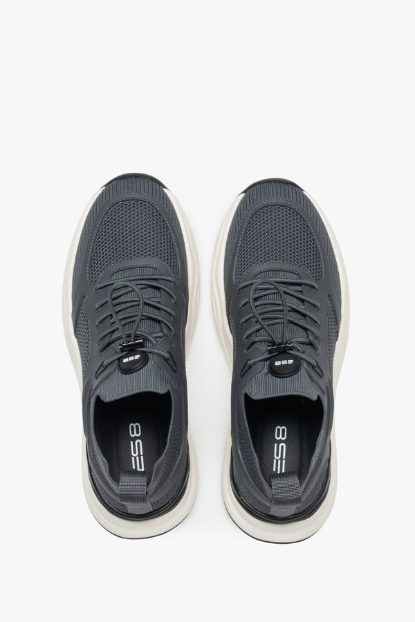 Lightweight men’s sneakers with natural leather insole for all-day comfort.