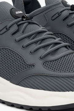 Men’s breathable sneakers Estro with a modern sporty design.