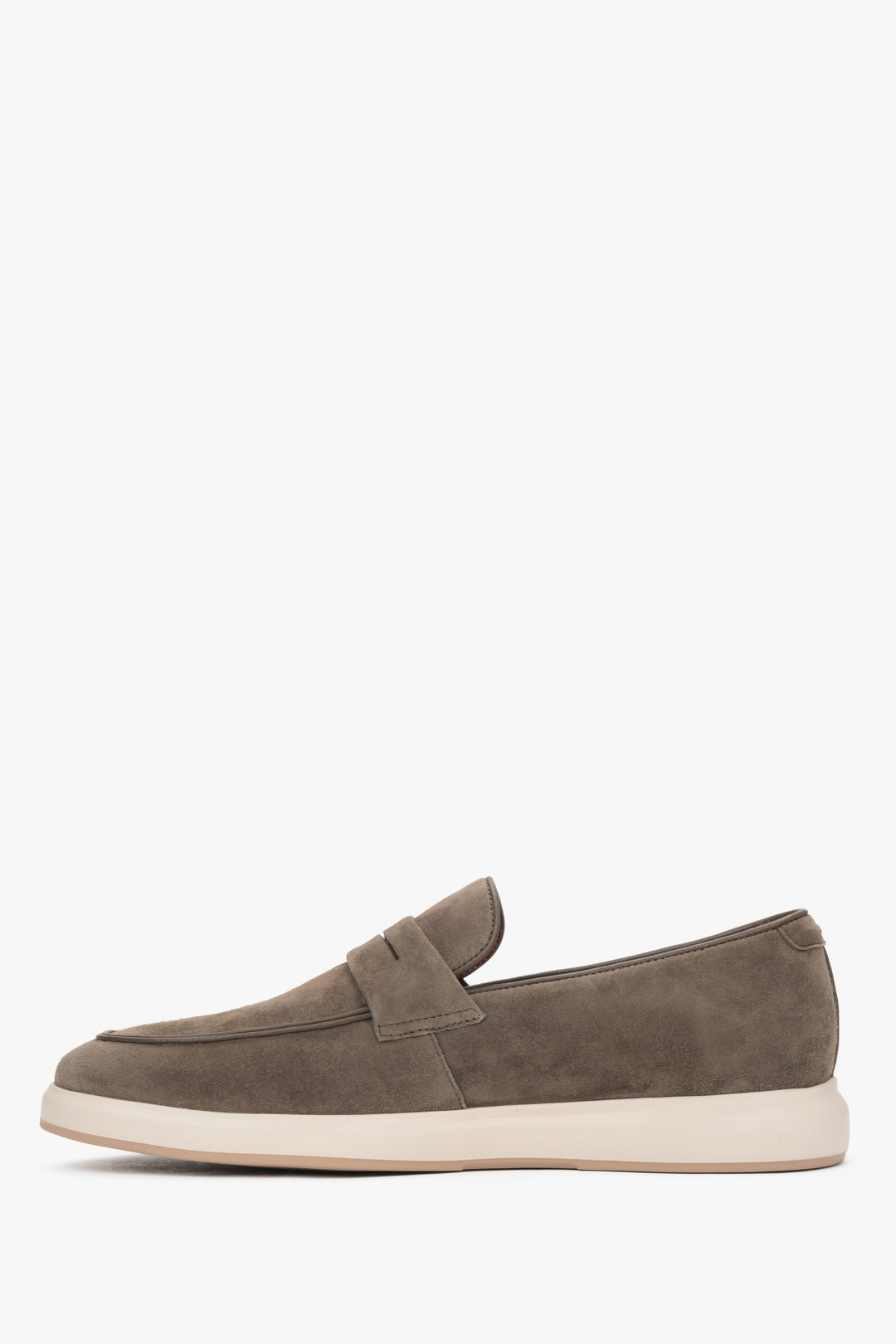 Grey men’s moccasins on a flexible sole made of natural velour, Estro.