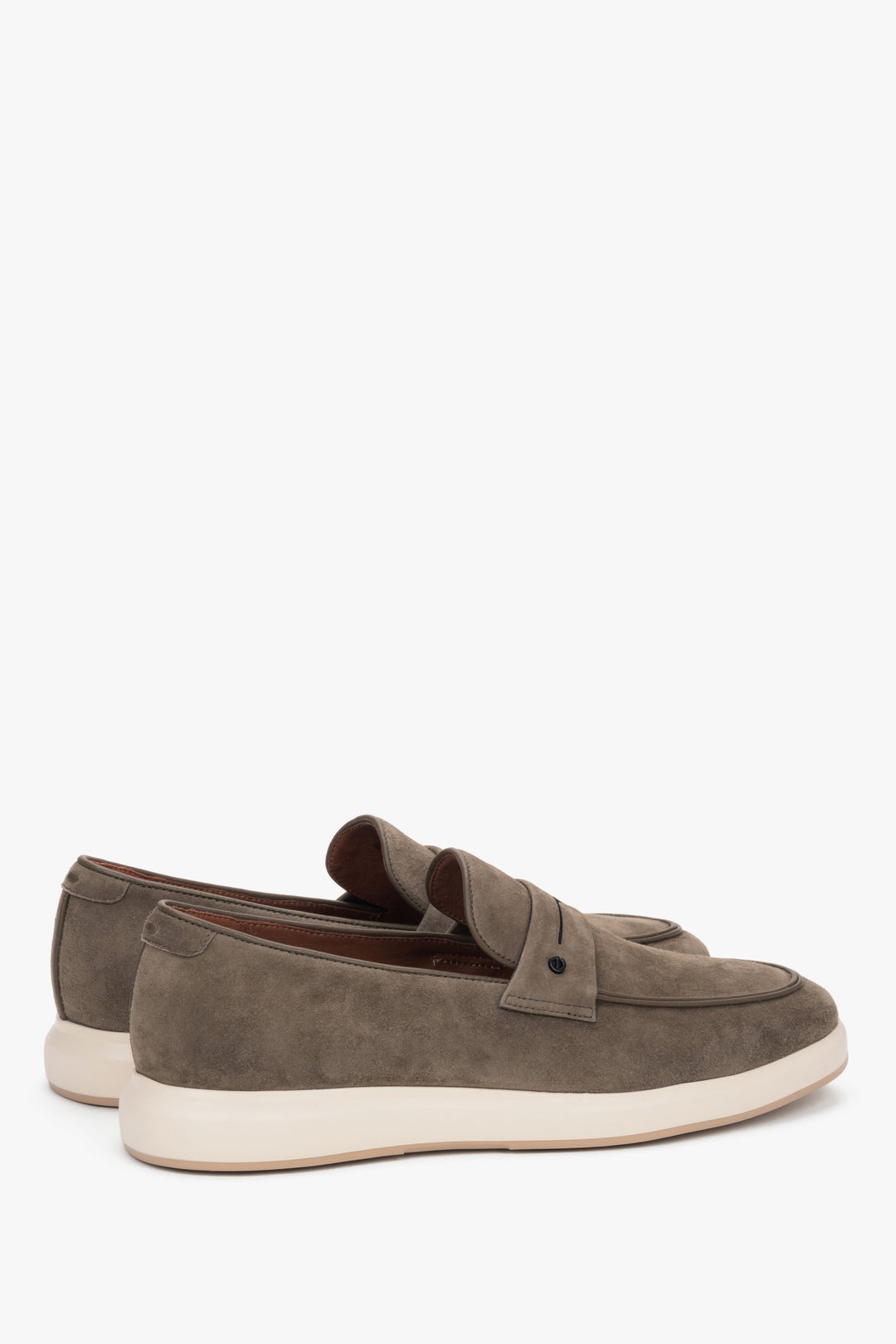 Made of natural velour, grey men’s moccasins on a flexible sole, Estro.