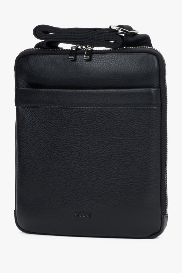 Handy men’s black shoulder bag made of pebbled genuine leather Estro.