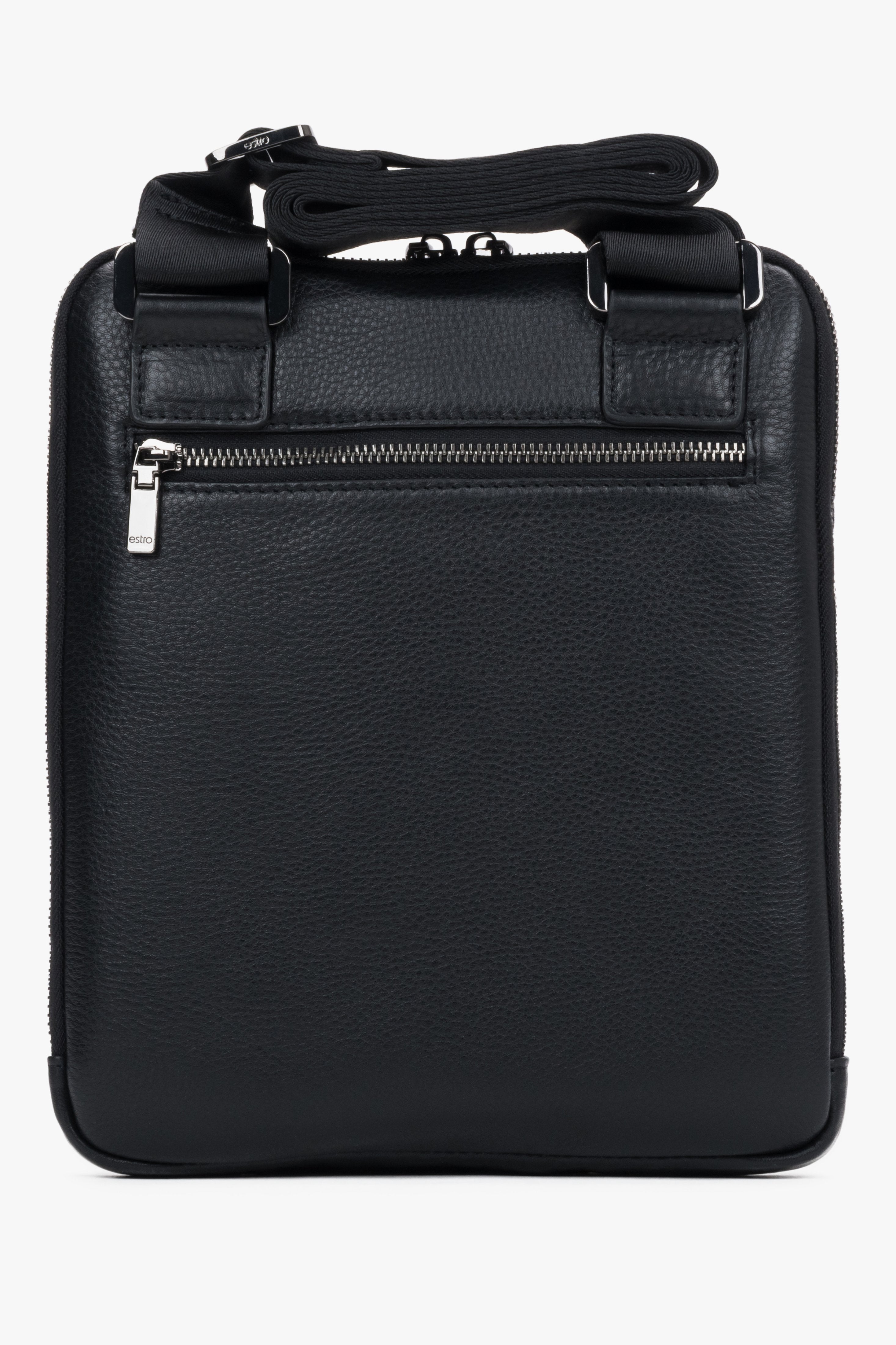 Handy black shoulder bag for men made of pebbled leather by Estro.