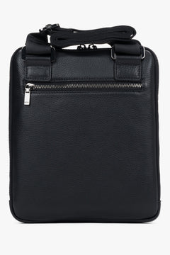 Handy black shoulder bag for men made of pebbled leather by Estro.