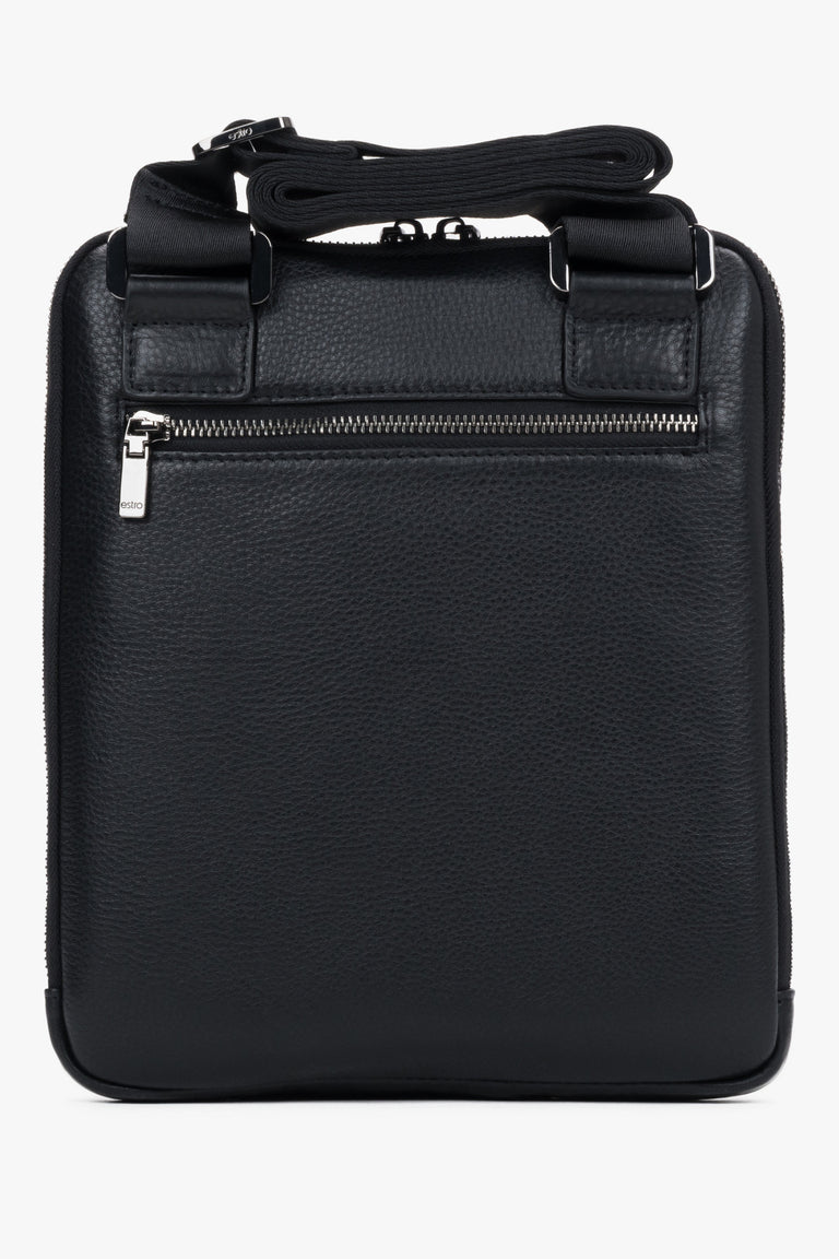 Handy black shoulder bag for men made of pebbled leather by Estro.