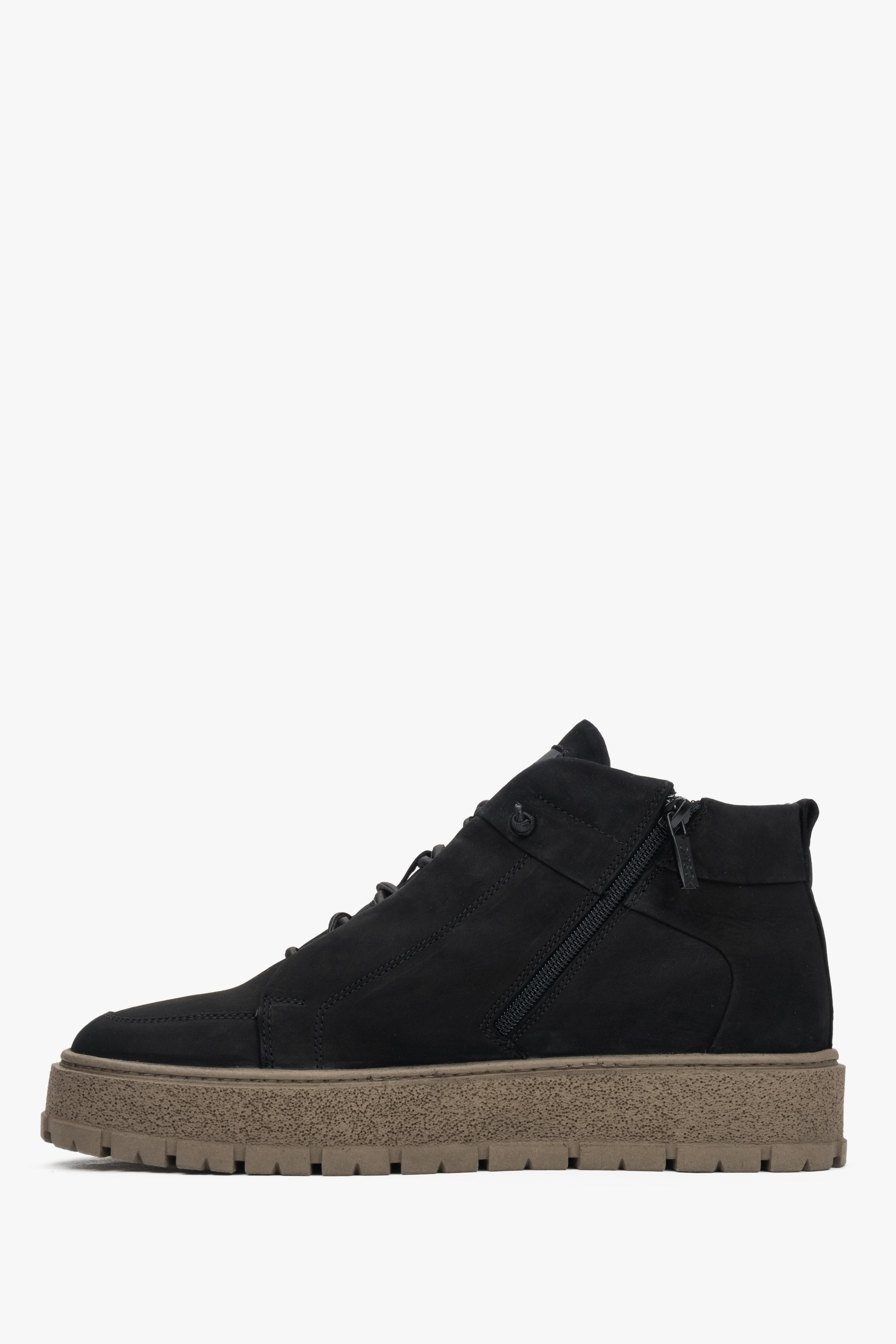 Men’s black high-top sneakers made of Italian genuine nubuck with fur lining by Estro.