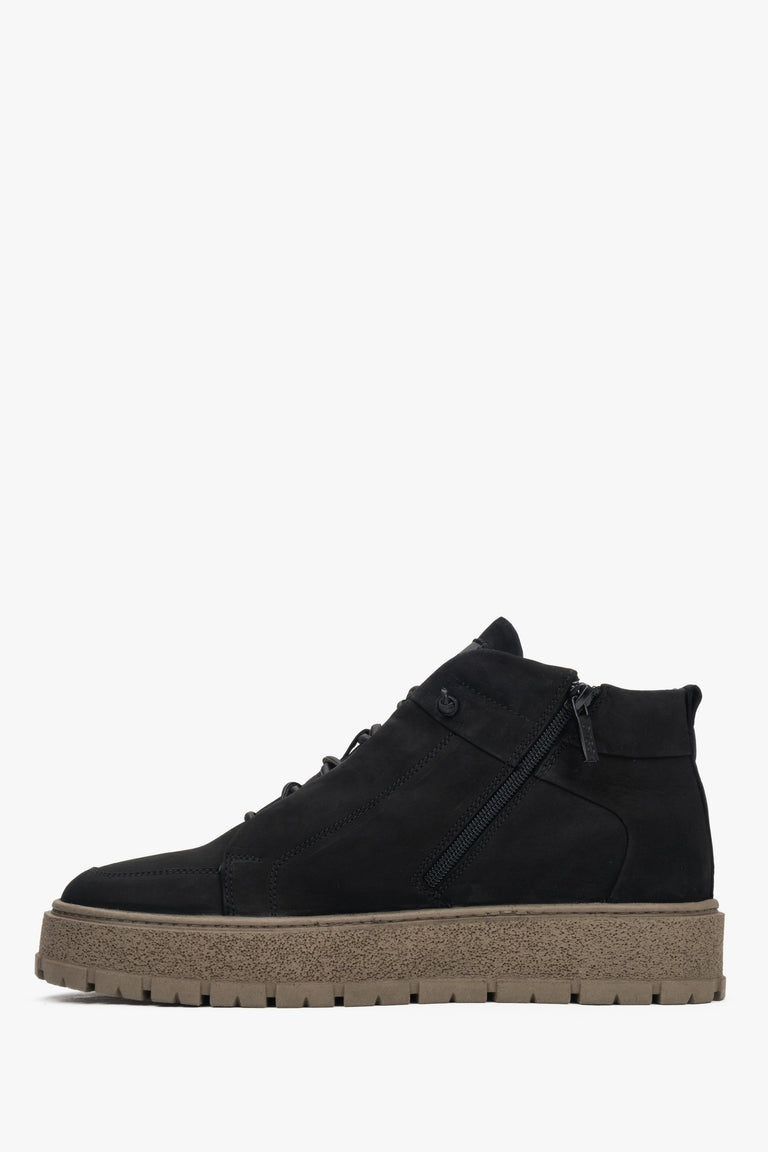 Men’s black high-top sneakers made of Italian genuine nubuck with fur lining by Estro.