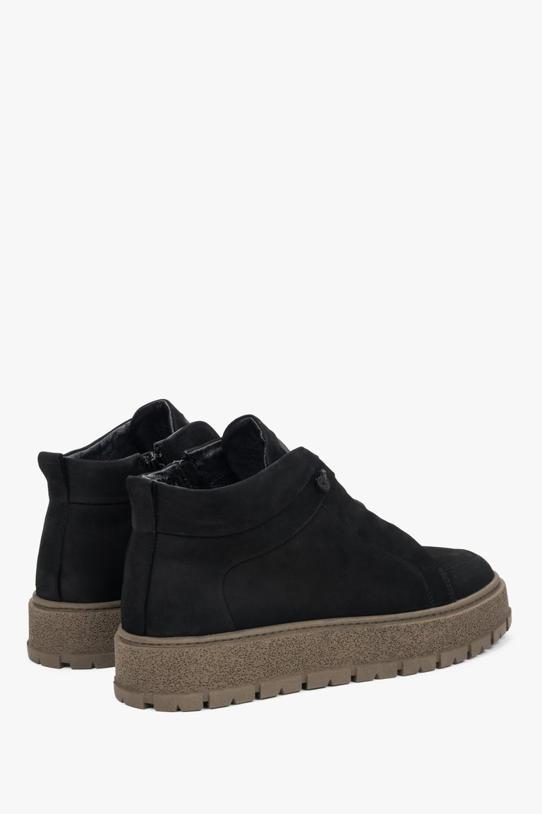 Made of Italian genuine nubuck — black high-top men's sneakers with fur lining by Estro.