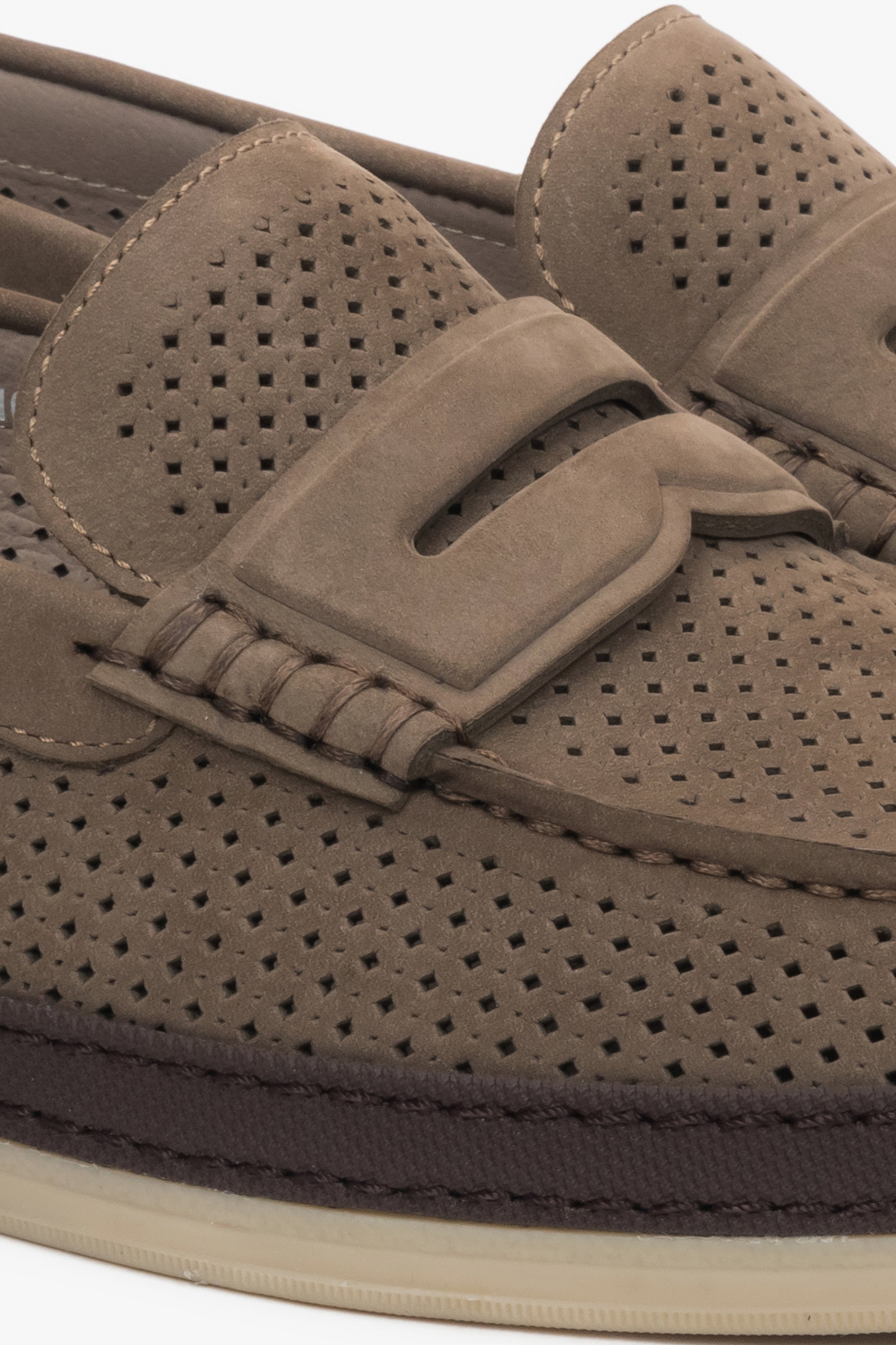 Casual summer loafers Estro in khaki nubuck, perfect for everyday style.
