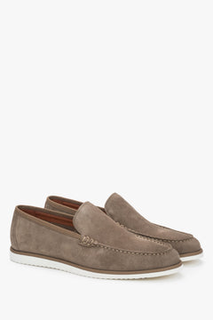 Men's khaki natural velour loafers with a contrasting sole, Estro.