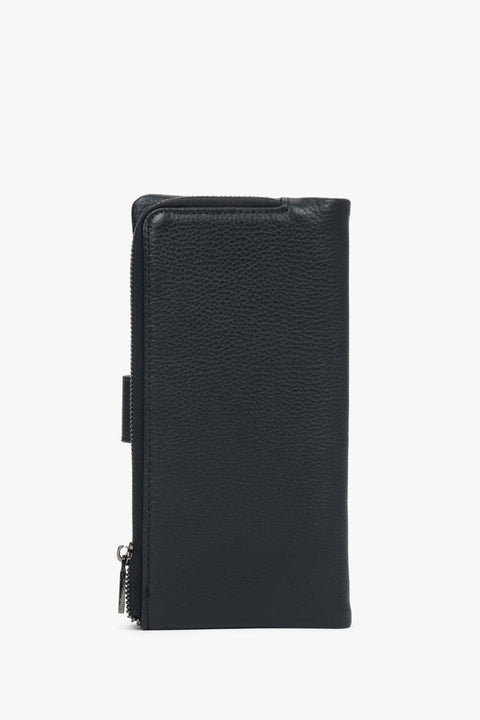 Sleek black wallet for men in genuine leather with 13 compartments and slots for cards and documents.