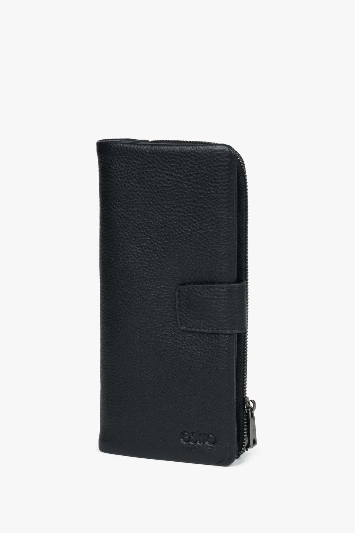 Men’s black leather wallet with fold-over closure and dedicated coin pocket.