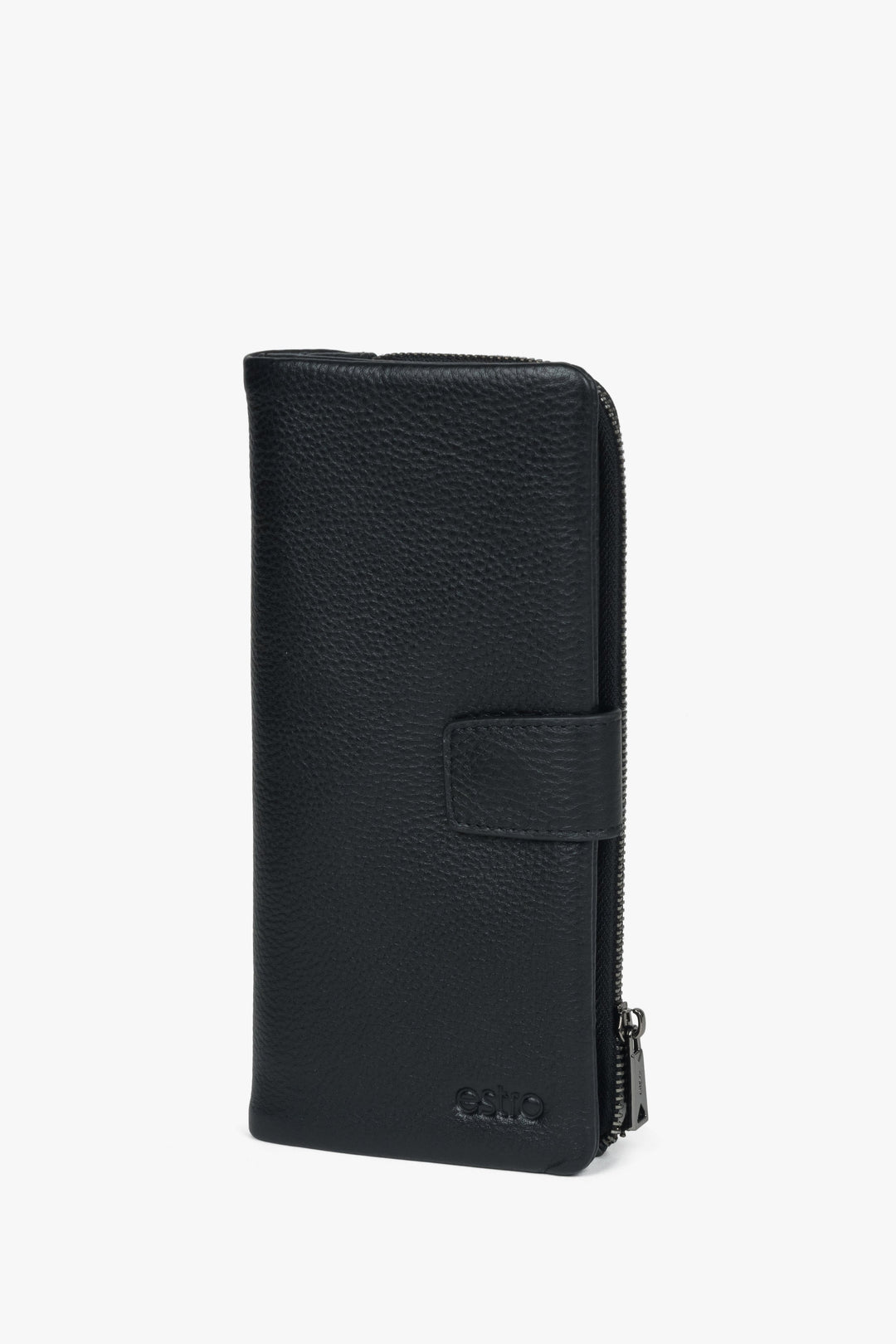 Men’s black leather wallet with fold-over closure and dedicated coin pocket.