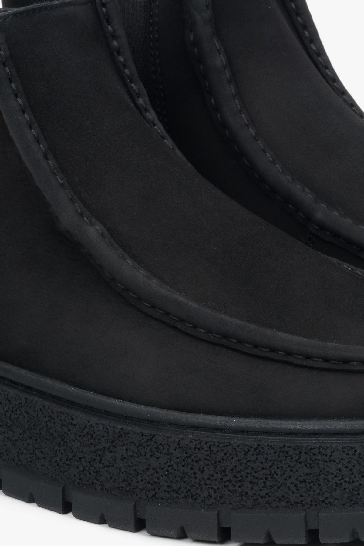 Profile image showcasing the timeless Chelsea style with a low cut and sleek proportions — a modern classic for autumn and winter.