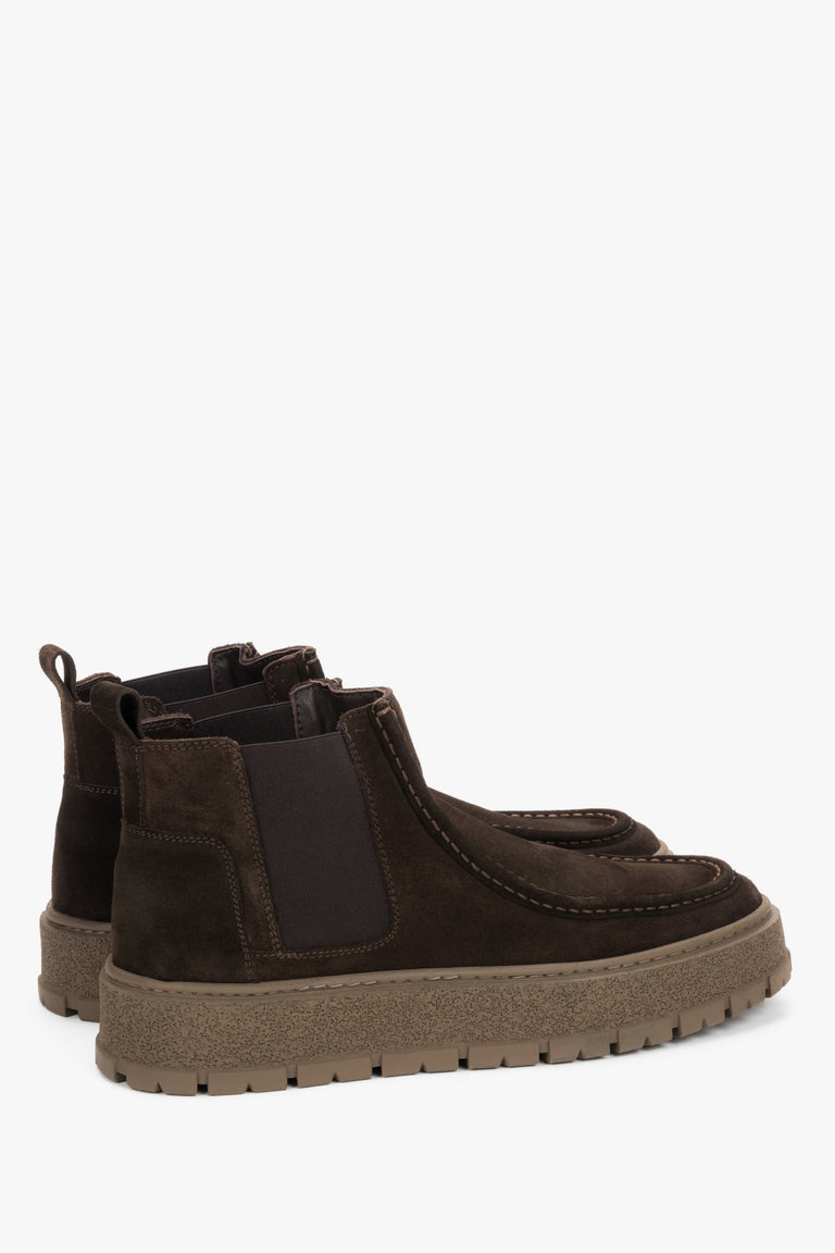 Made of premium Italian genuine velour, men's low dark brown Chelsea boots with elastic gores Estro.