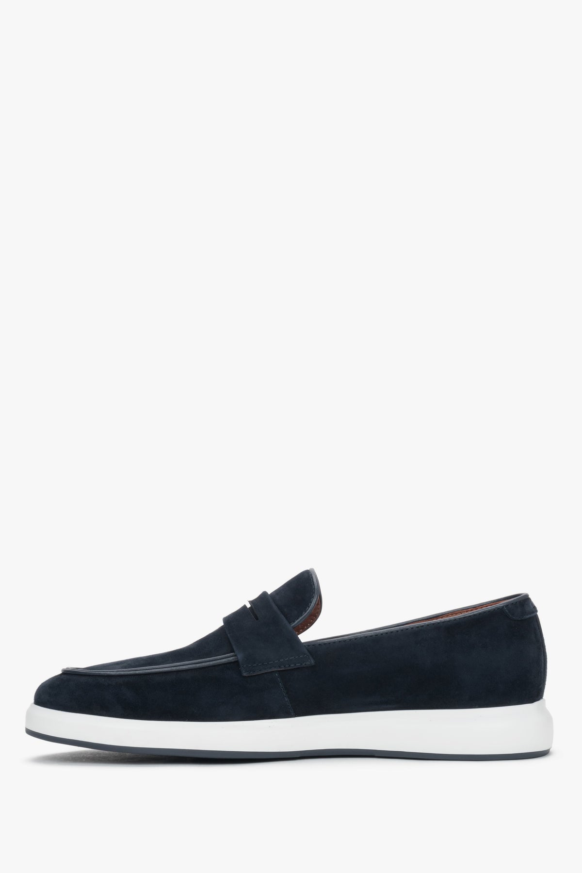 Navy men’s moccasins on a flexible sole made of natural velour, Estro.