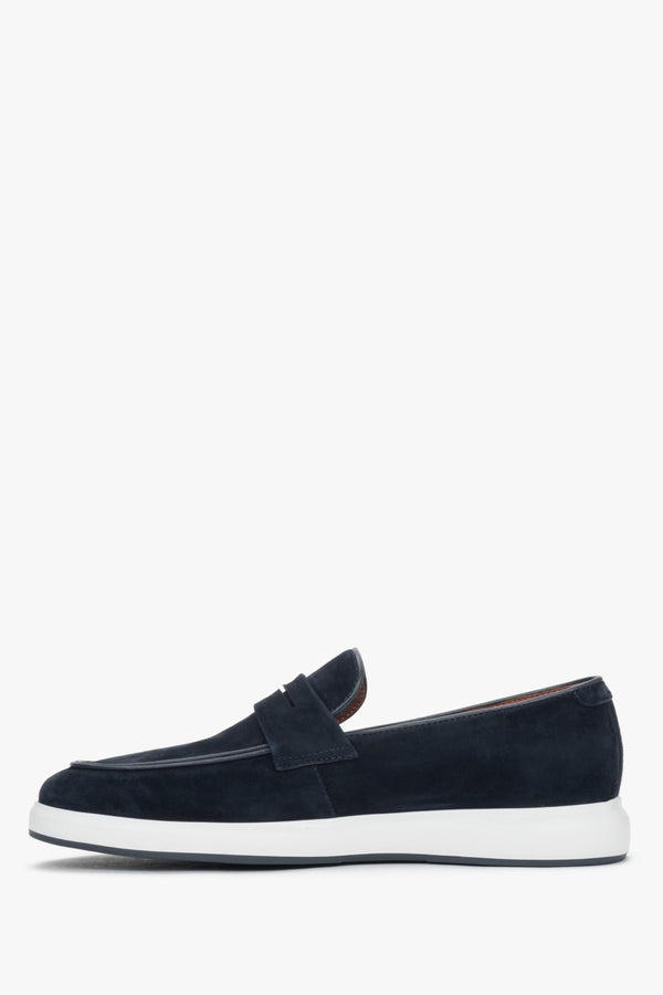 Navy men’s moccasins on a flexible sole made of natural velour, Estro.
