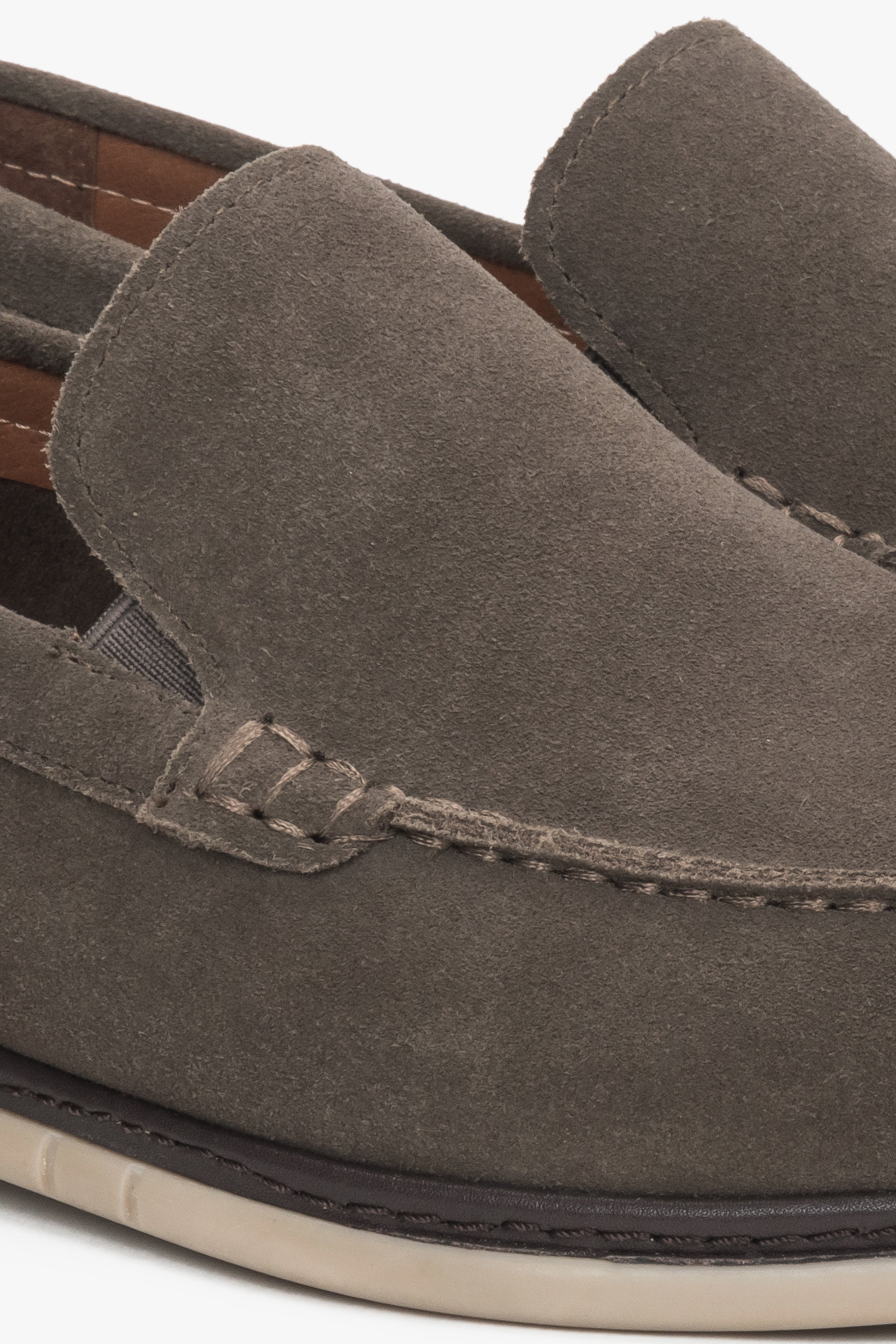 Comfortable and luxurious Estro men’s loafers in saddle brown velour.