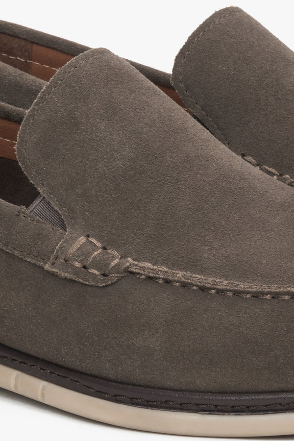 Comfortable and luxurious Estro men’s loafers in saddle brown velour.
