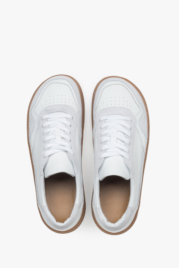Minimalist men’s barefoot sneakers combining sporty elegance with the comfort of natural walking.