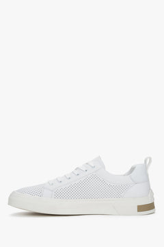 Summer men’s sneakers with perforations for optimal ventilation.