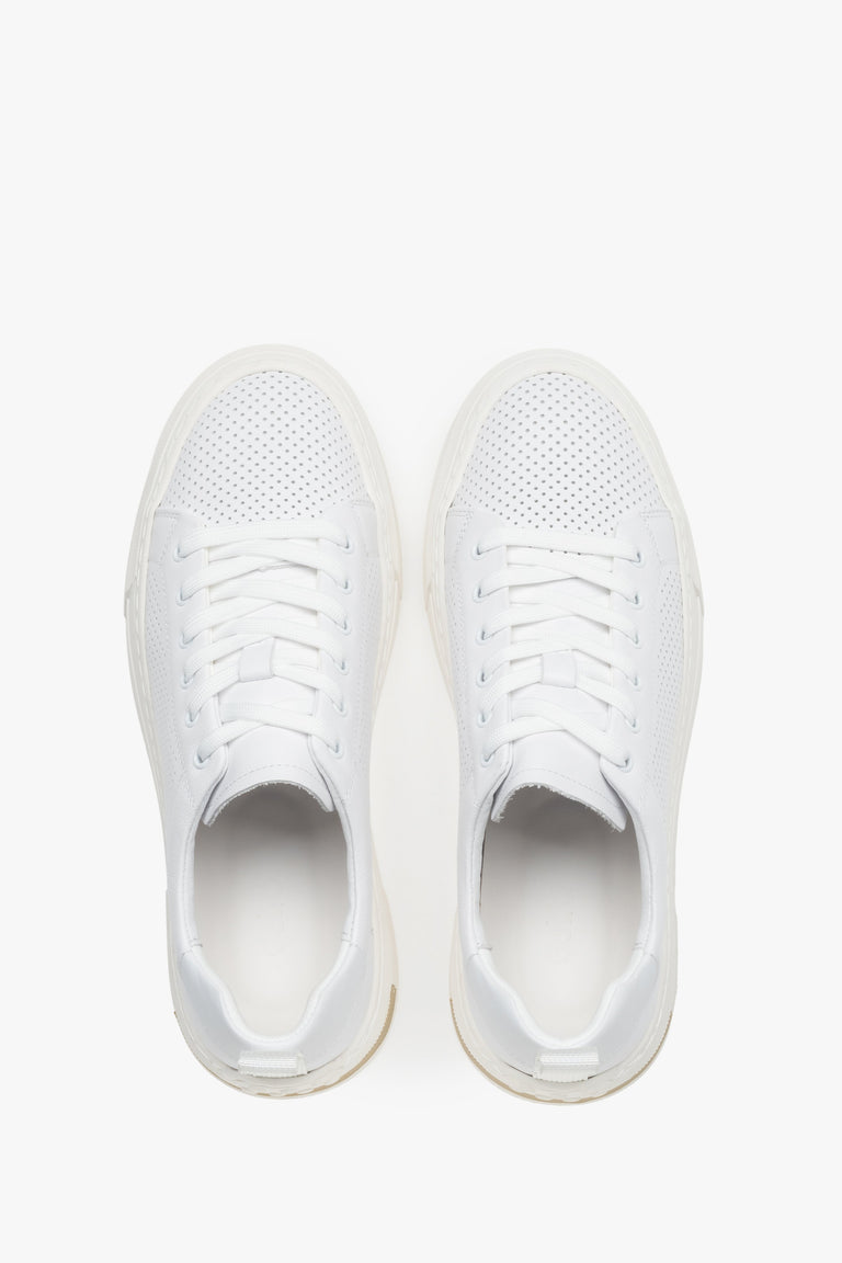 White leather lace-up sneakers with a contrasting sole insert.