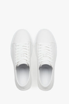 Minimalist men’s sneakers designed for everyday comfort.