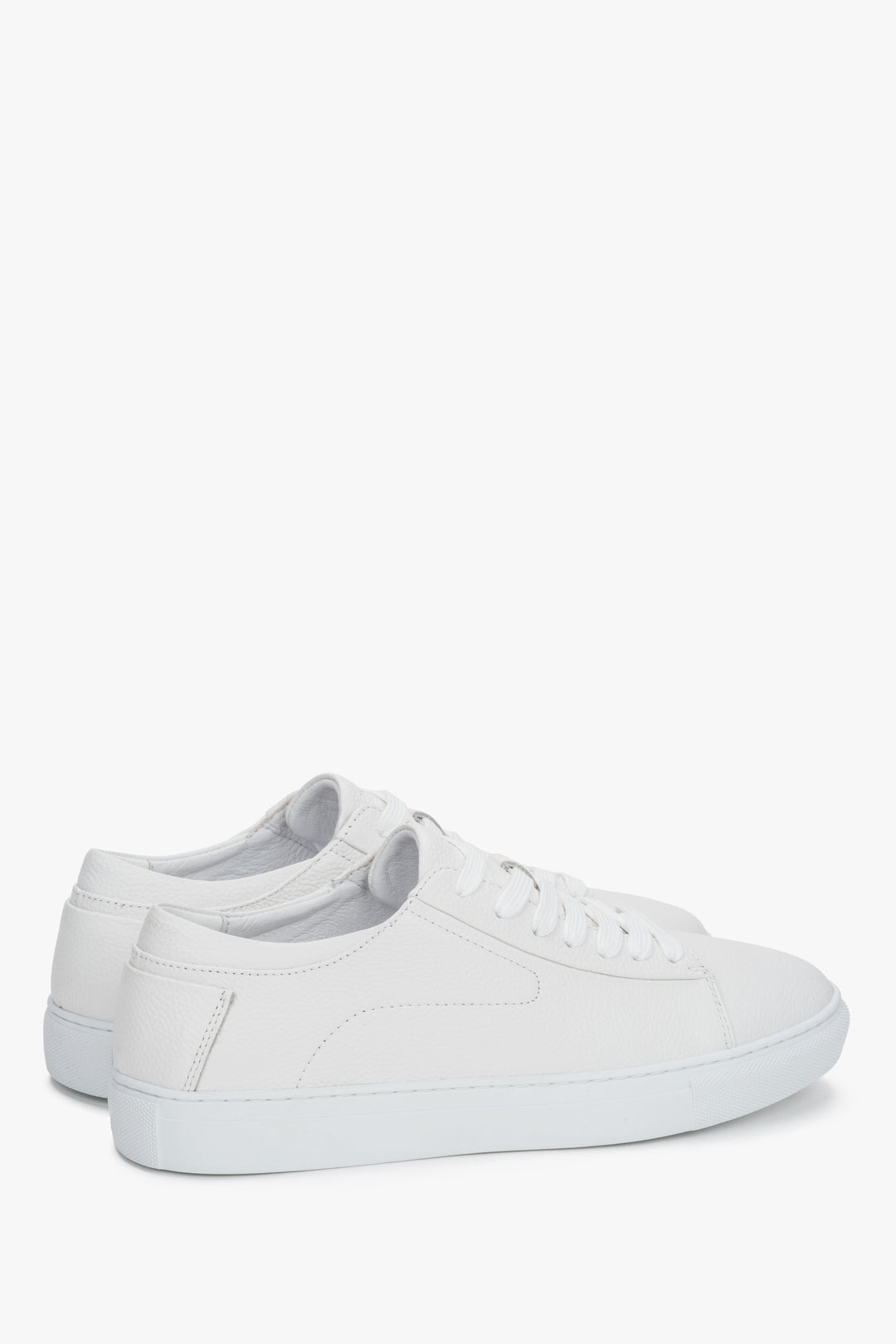 White leather sneakers with a flexible sole for spring and autumn.
