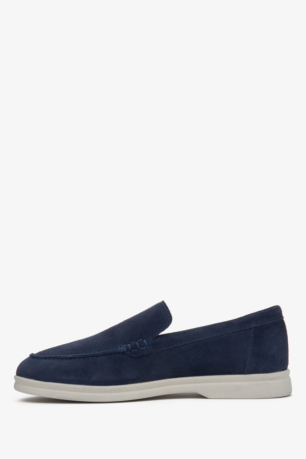 Women's classic navy blue velour loafers - presentation of the footwear from the other side.