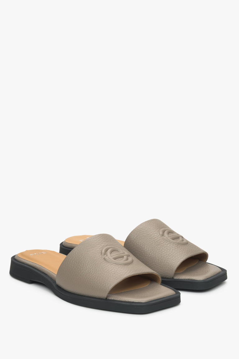 Women's grey flip-flops made of genuine leather by Estro.