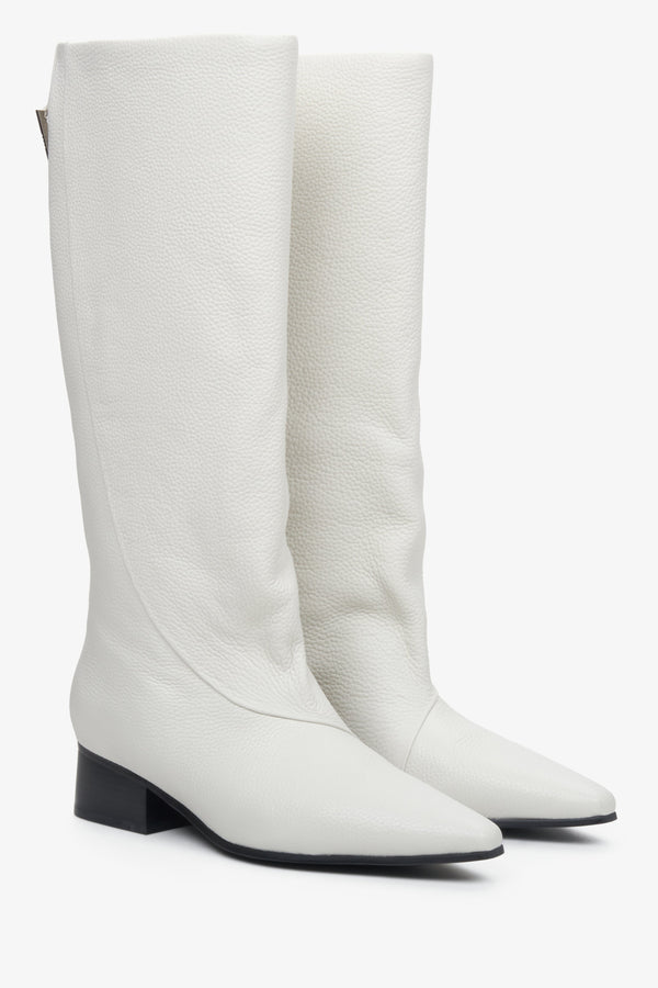 Women's white wide shaft boots made of genuine leather by Estro.